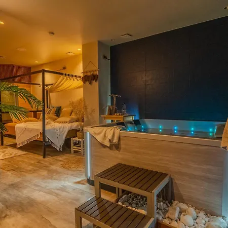 Hotel Pandora *